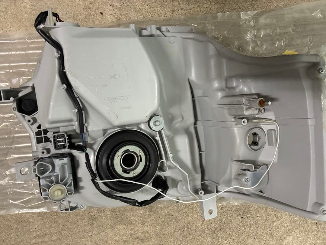 ハイエース 純正LEDヘッドライト インナーブラック