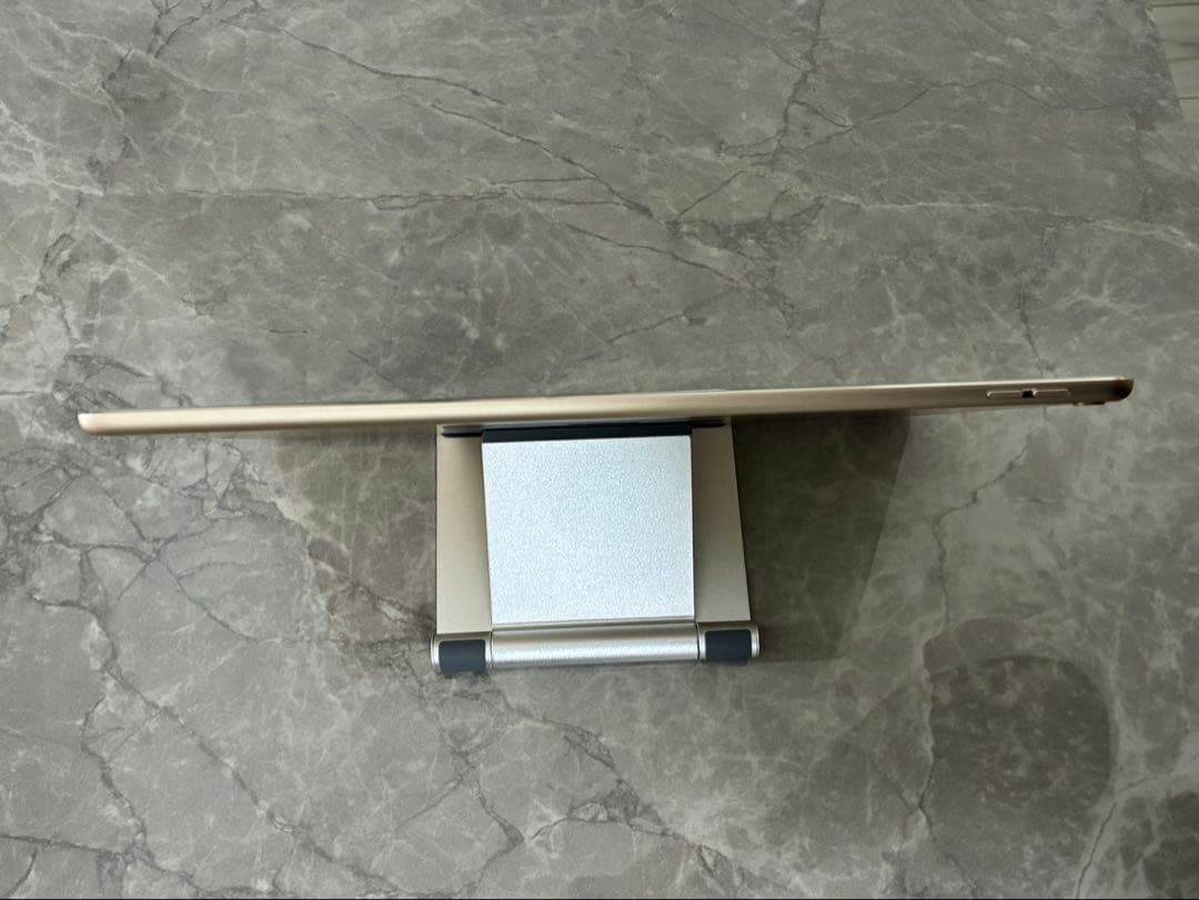 iPad Pro 12.9インチ（第2世代）64GB / Wi-Fiモデル /