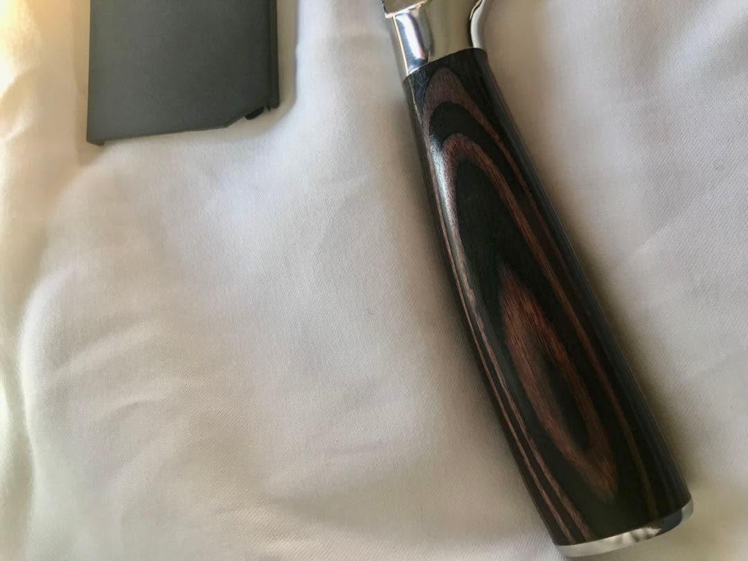 破格プロ仕様　最高級ダマカス包丁　カバー付き