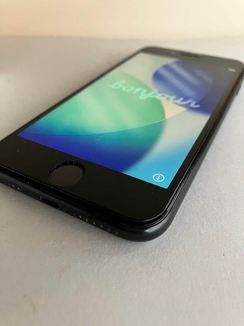 【中古・箱付き】Apple iPhone SE 第3世代 64GB 本体