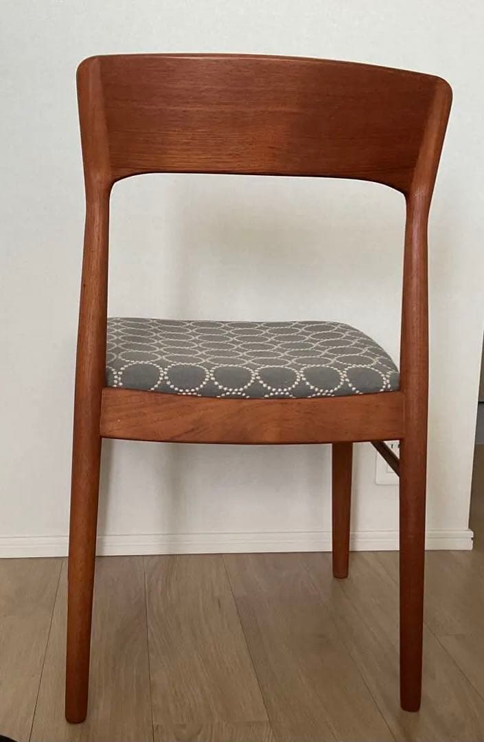 Henning Kjaernulf model26 チェア ミナペルホネン