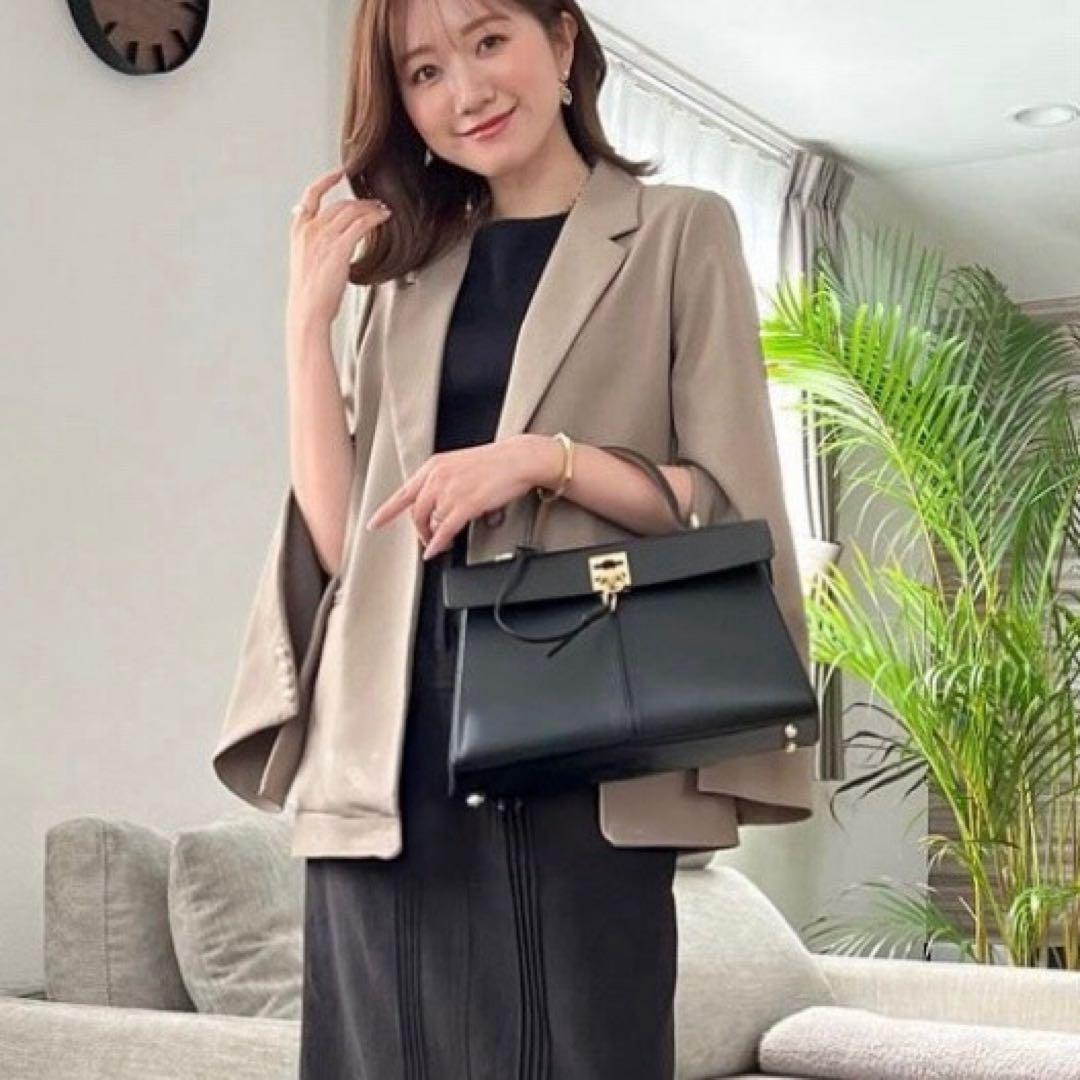 あ*お様 ❤️極美品❤️CAFUNE STANCE BAG BLACK(TEXT