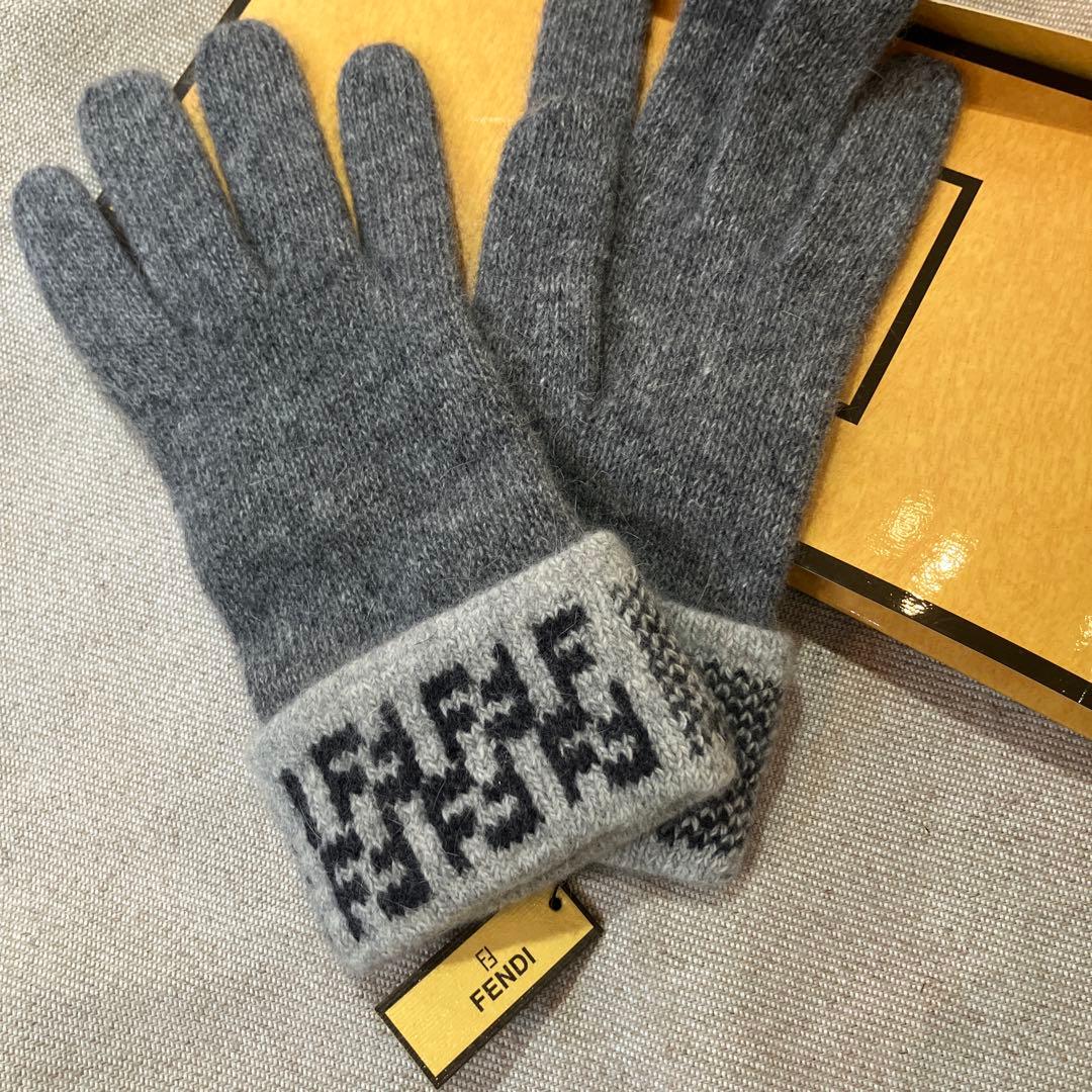 フェンディニット手袋未使用