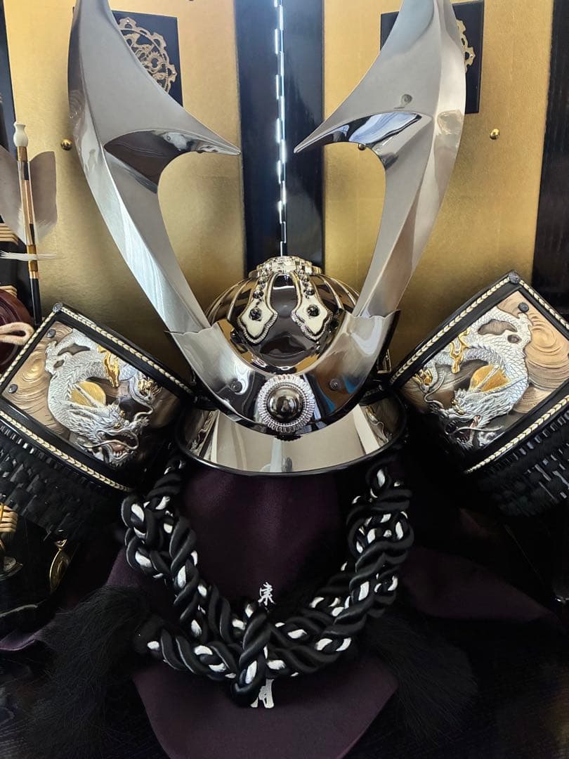 久月 五月人形 黒色兜 鯉装飾 専用箱付き