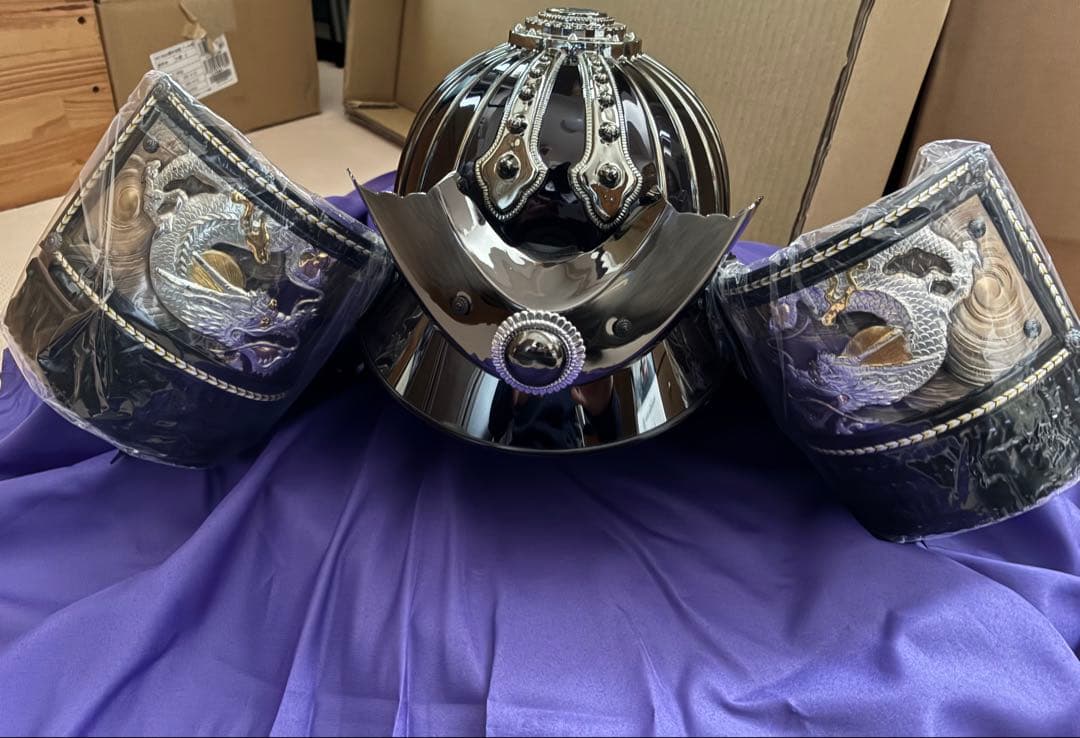 久月 五月人形 黒色兜 鯉装飾 専用箱付き