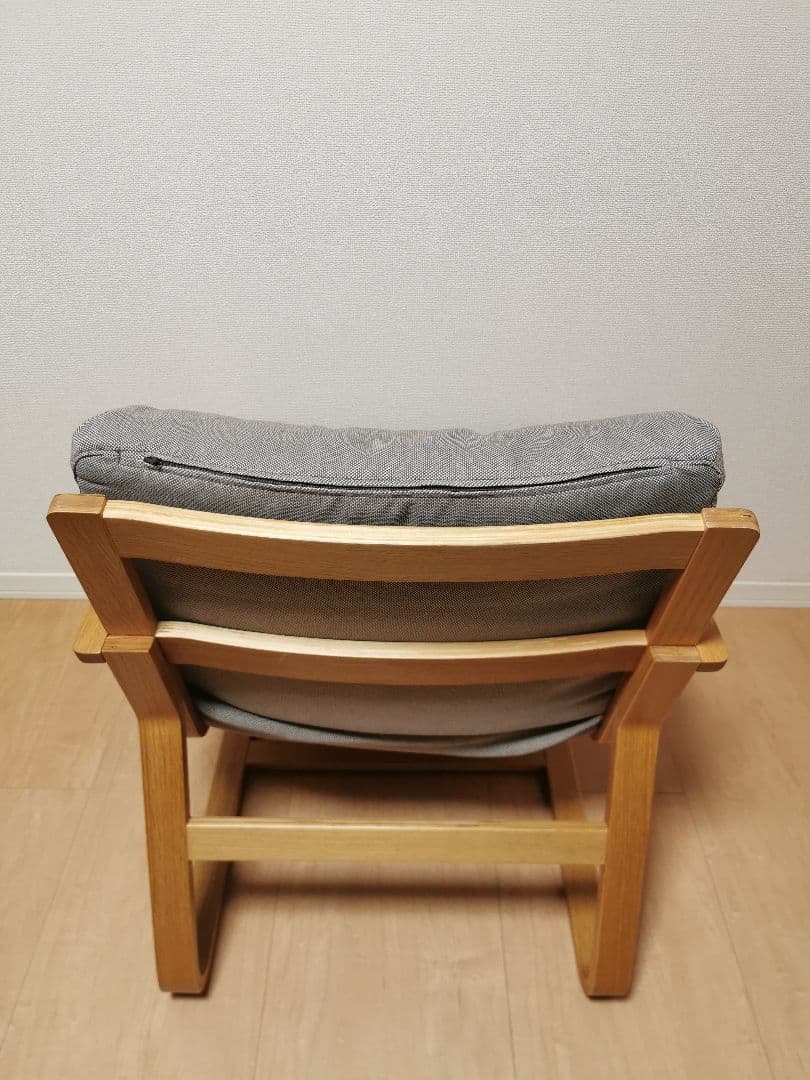 無印良品(MUJI) リビングでもダイニングでもつかえるソファチェア・オーク材①