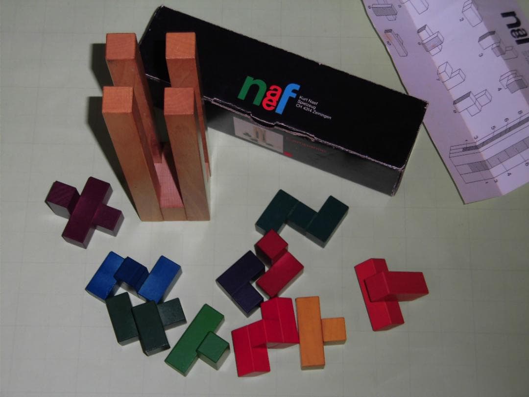 ネフ社　Naef canpanile カンパニーレ　詰め込みパズル