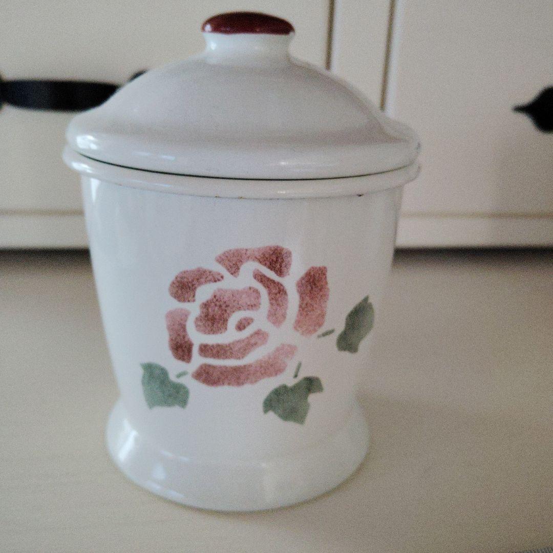 マニーローズ　 形がかわいいホーローキャニスター2個セット