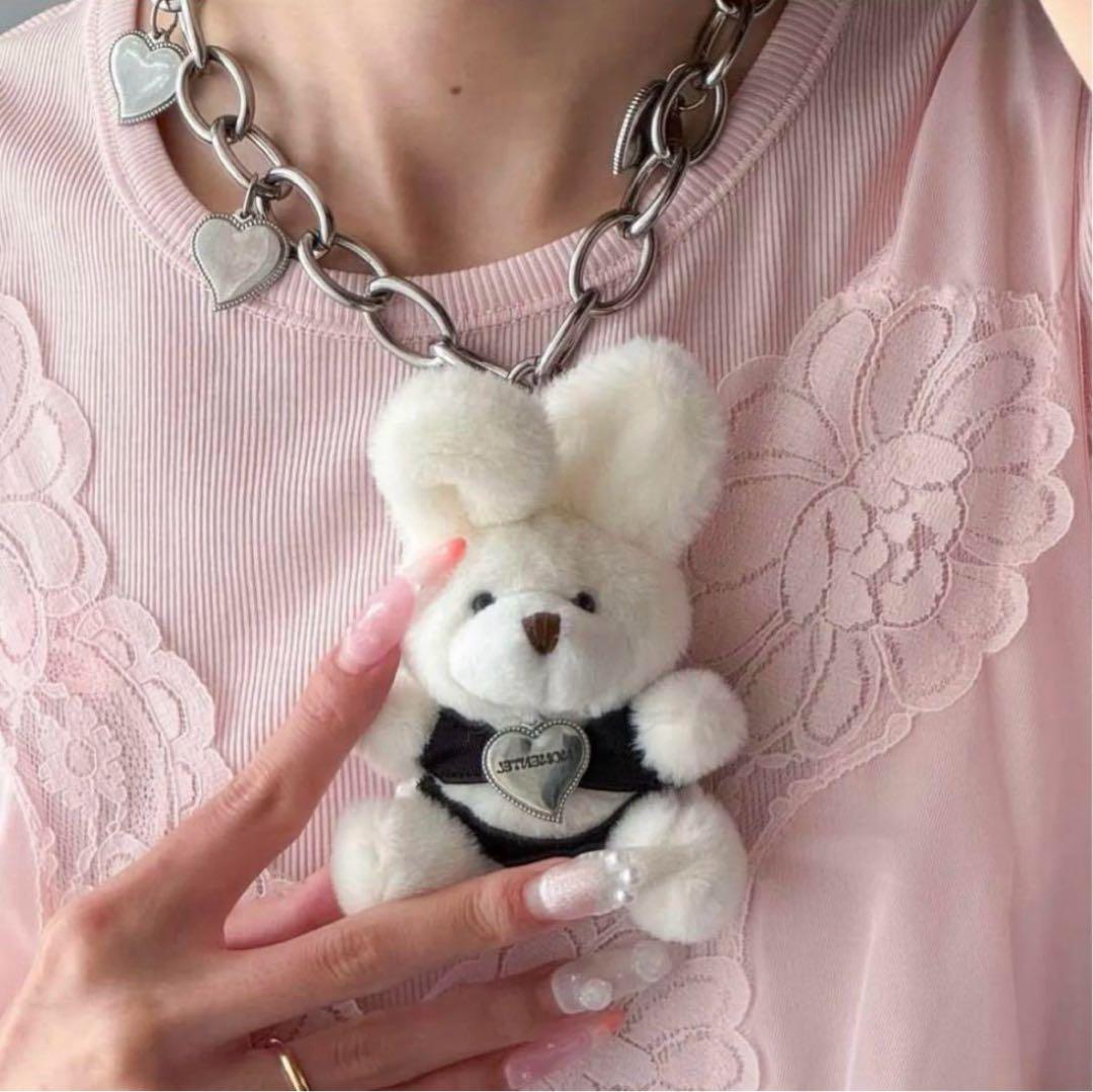 her praha momentel white rabbit ネックレス