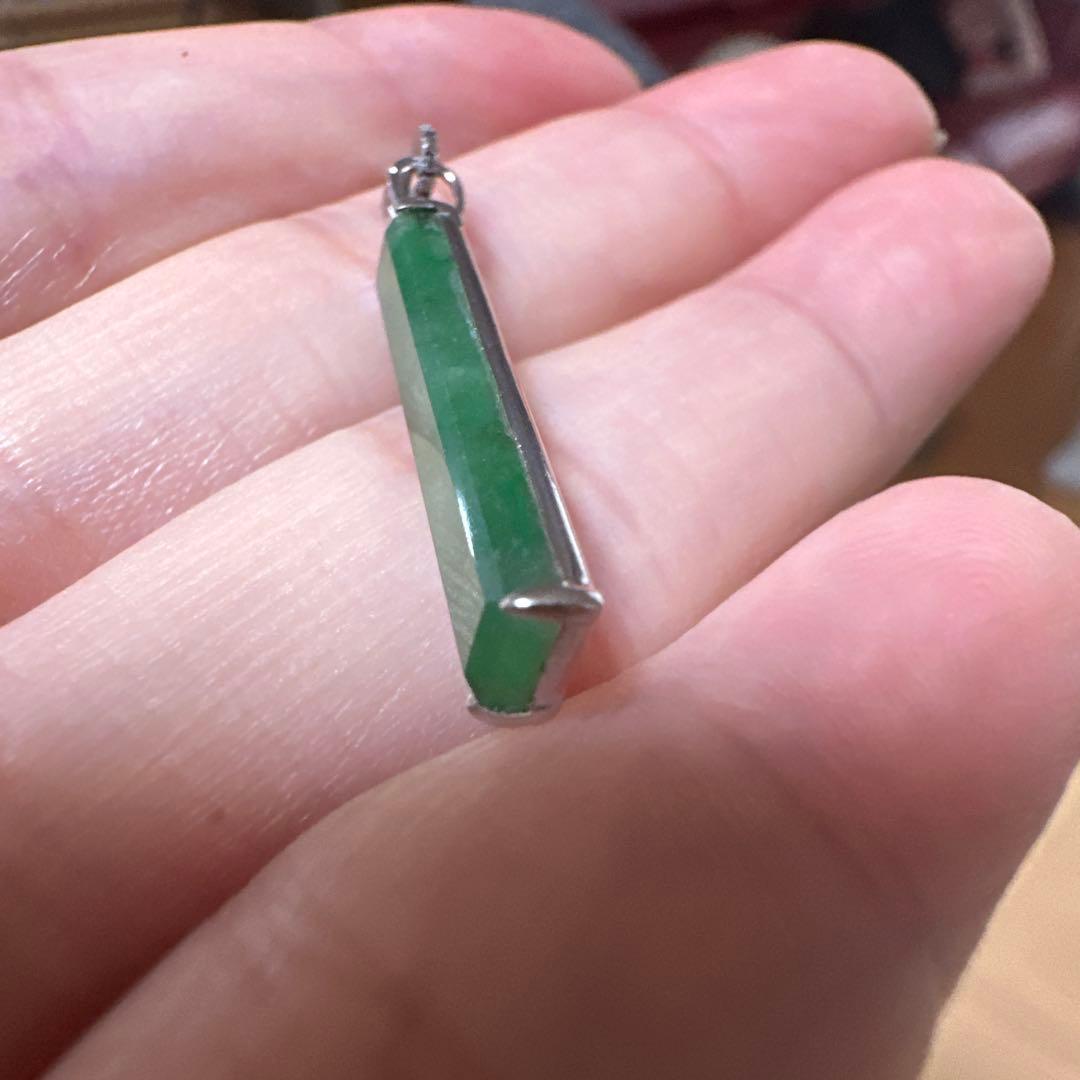 A U750. ホワイト18￼K金ジェダイト翡翠緑色 長方形 ペンダント