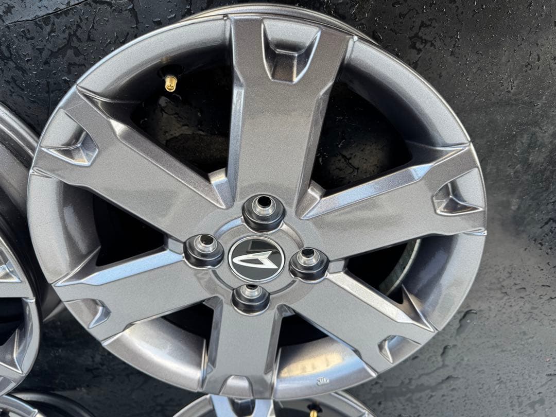 新車外し‼︎ タフト　純正 15インチホイール　グレー　センターオーナメント付き①