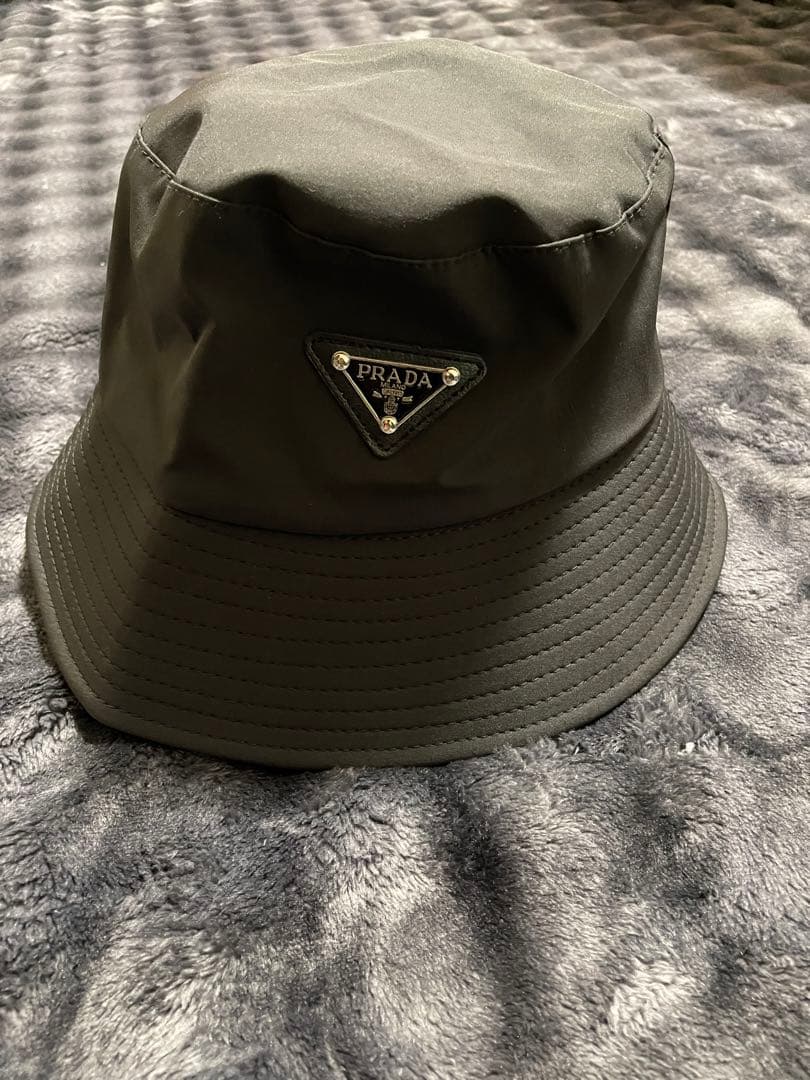 PRADAロゴ　バケットハット