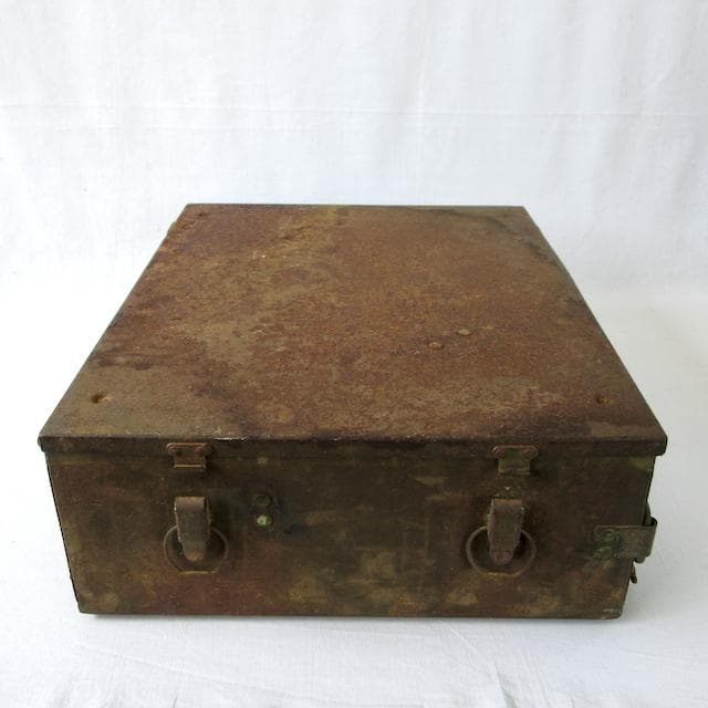 ビンテージ　軍用　ミリタリー　鉄製トランクケース　革ハンドル