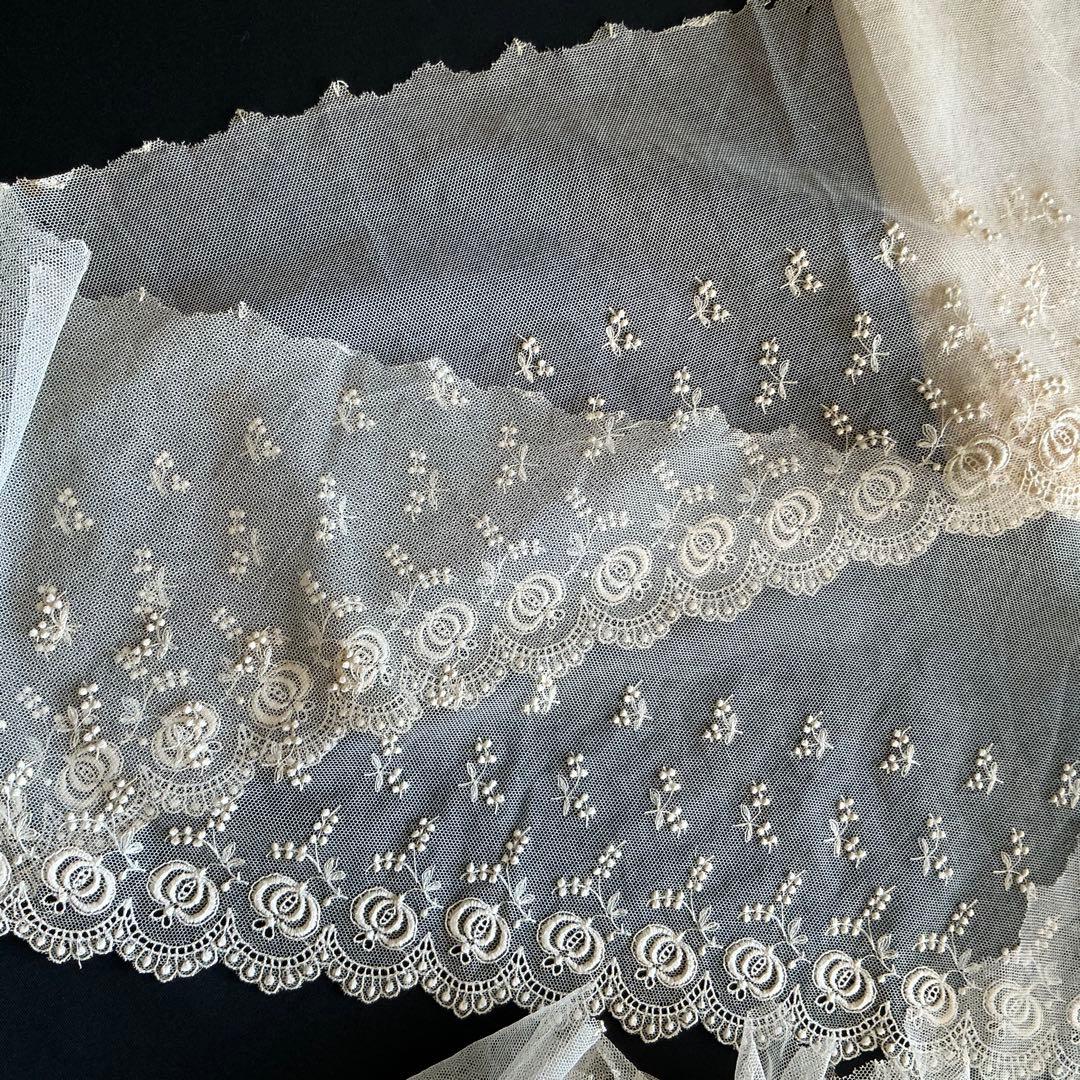 【２】フランスアンティーク　未使用　幅広　チュールレース　刺繍　ビスクドール