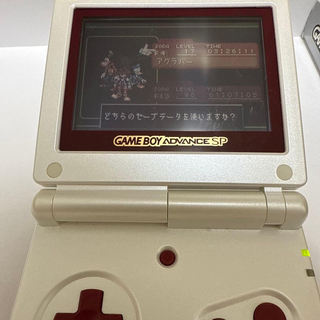 ゲームボーイアドバンスSP 本体1点、アダプター１点、ソフト２点