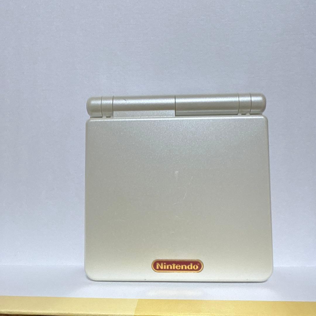 ゲームボーイアドバンスSP 本体1点、アダプター１点、ソフト２点