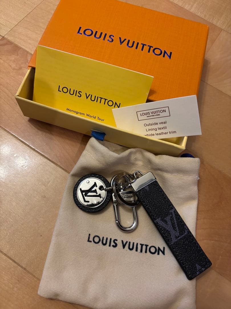 LOUIS VUITTON Monogram World Tour キーホルダー