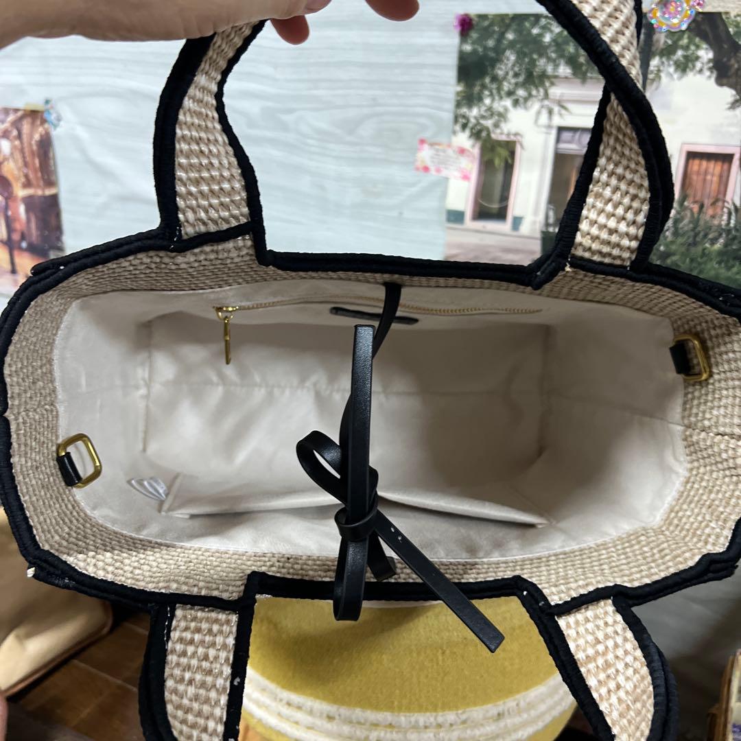 ロエペ　LOEWFフォントトート(ラフィア)ラージかごバッグ