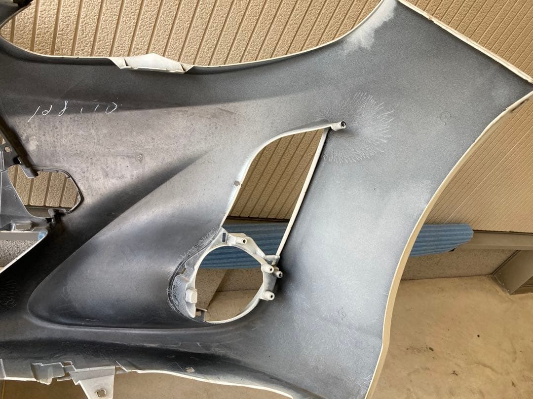 トヨタ アクア NHP10フロントバンパー　純正