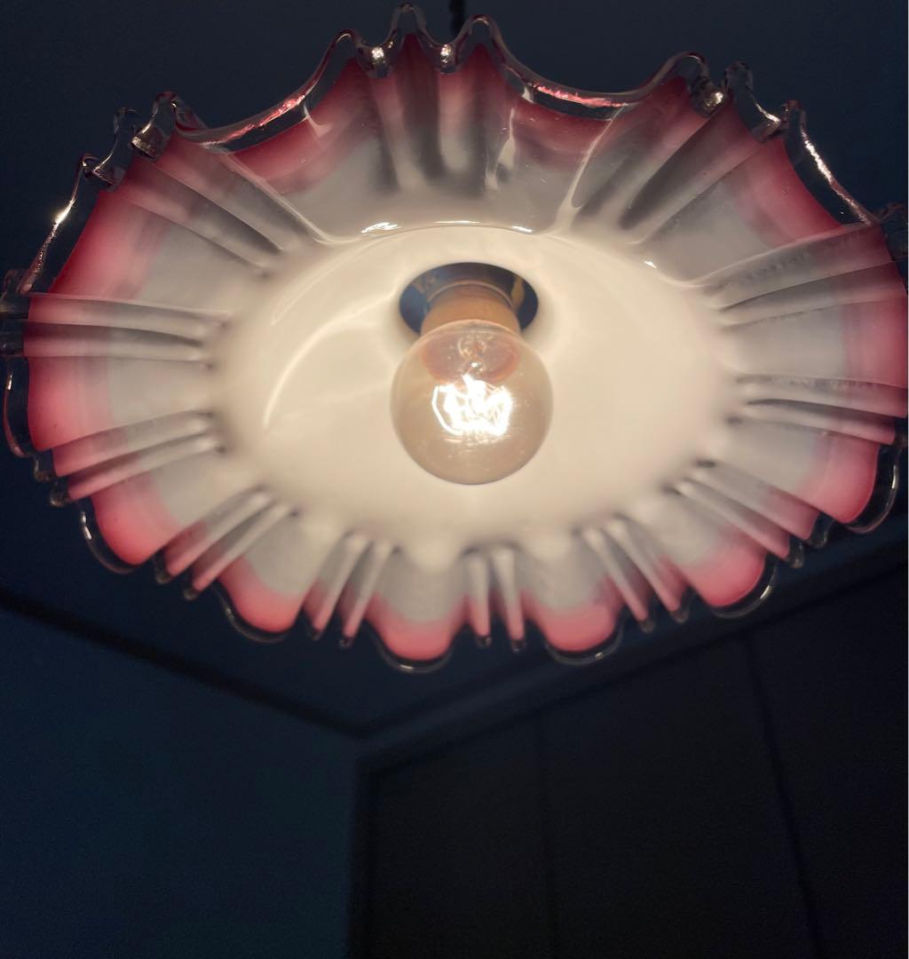 アンティーク　大正ガラス　ランプシェード　乳白にピンク暈し　フリル