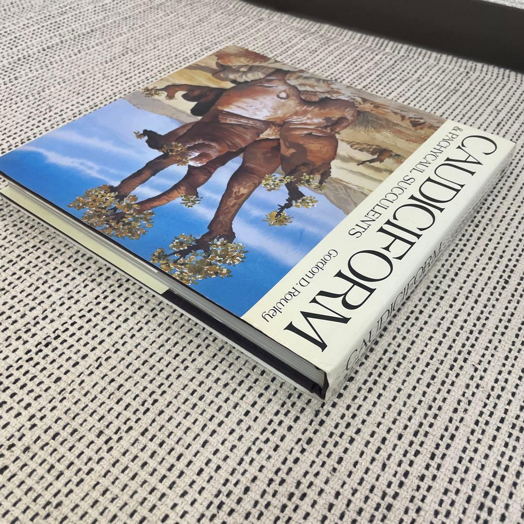 Caudiciform and Pachycaul Succulents 洋書