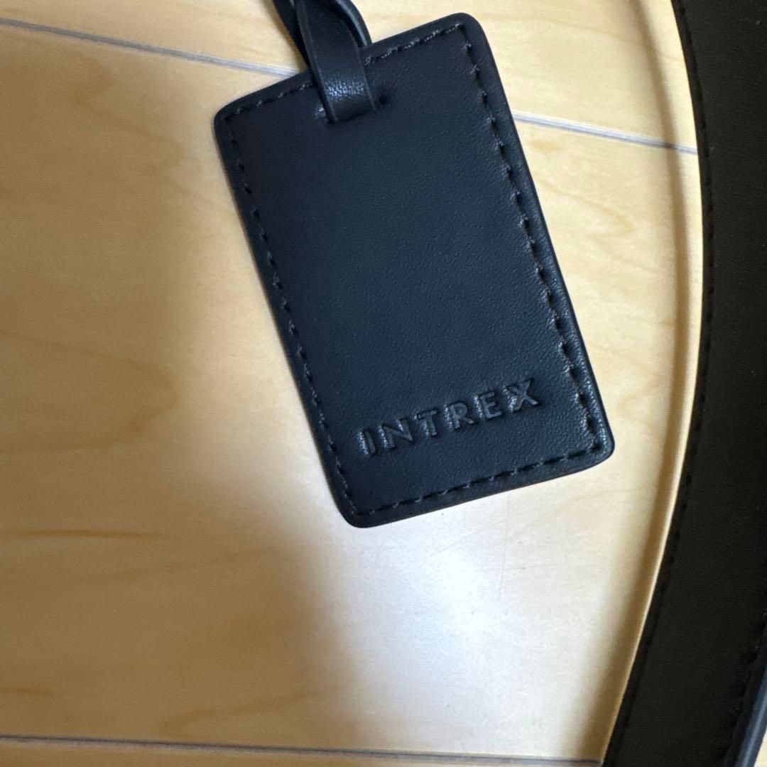INTREX 編み込みデザイン ブラックバッグ
