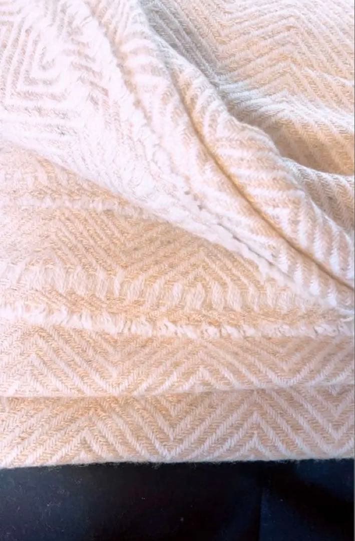 メルカリ市のお値下げ❣️カシミア100%ホワイトベージュ ヘリンボーンブランケット