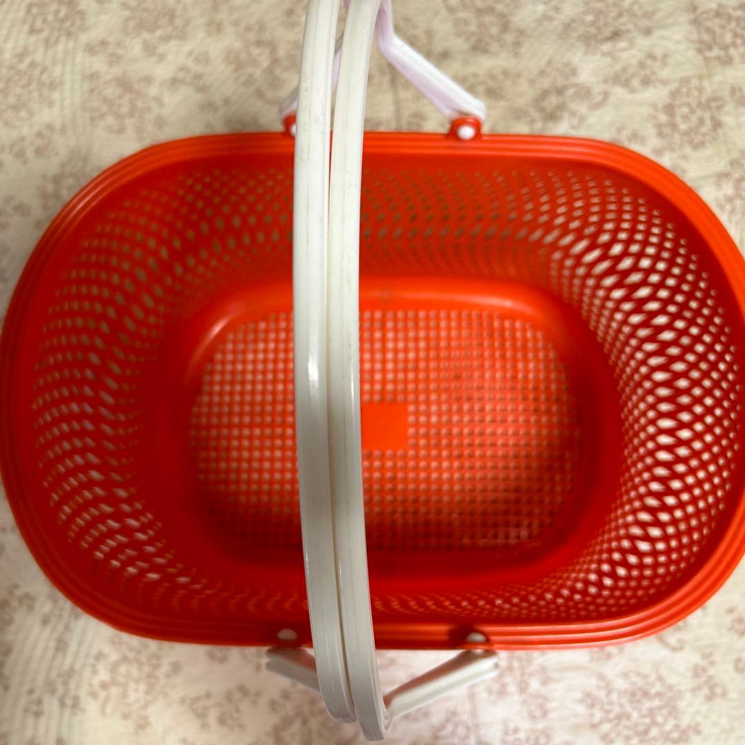レトロカゴ　昭和の買い物カゴ　取って動きます軽い　かわいいプラスチックカゴ