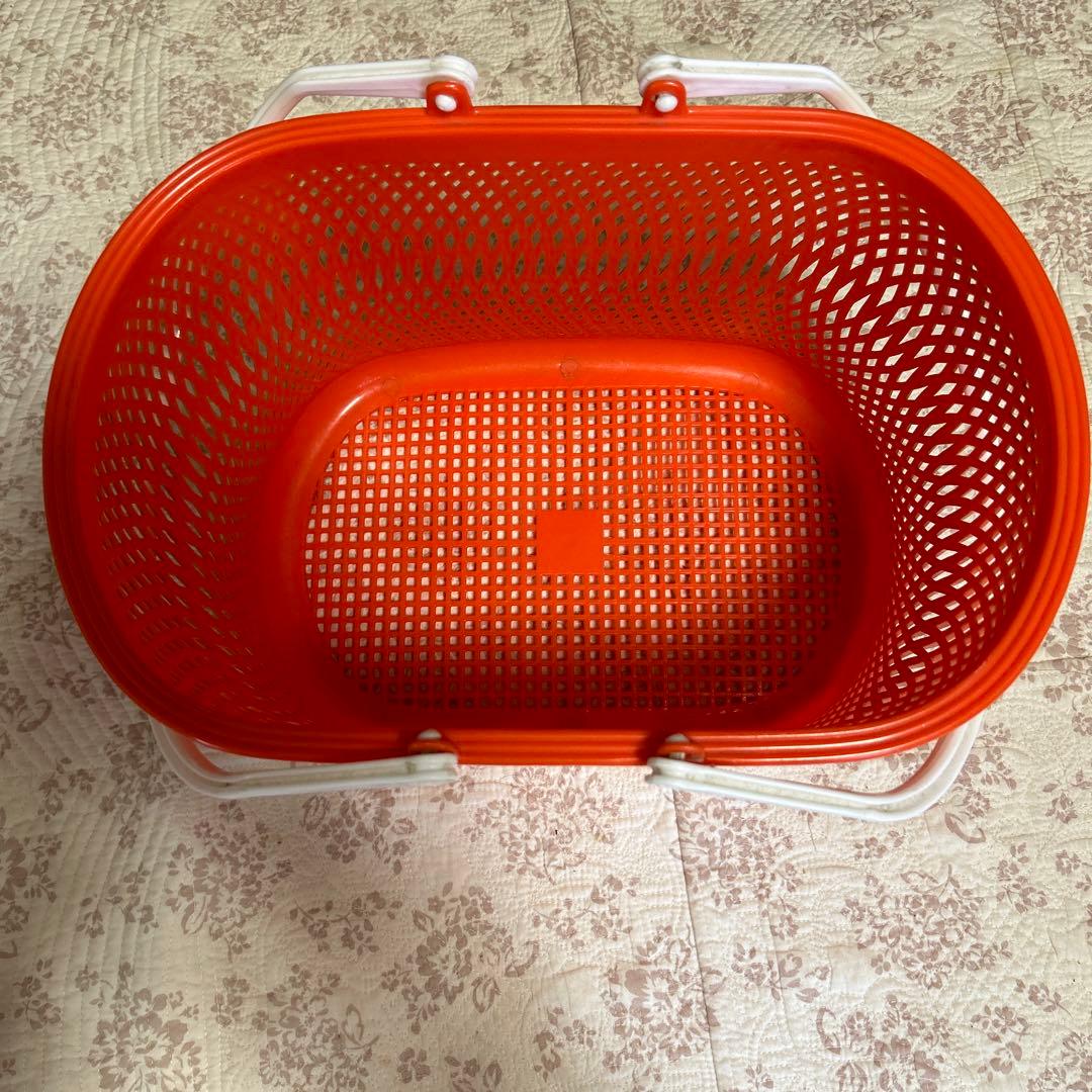 レトロカゴ　昭和の買い物カゴ　取って動きます軽い　かわいいプラスチックカゴ