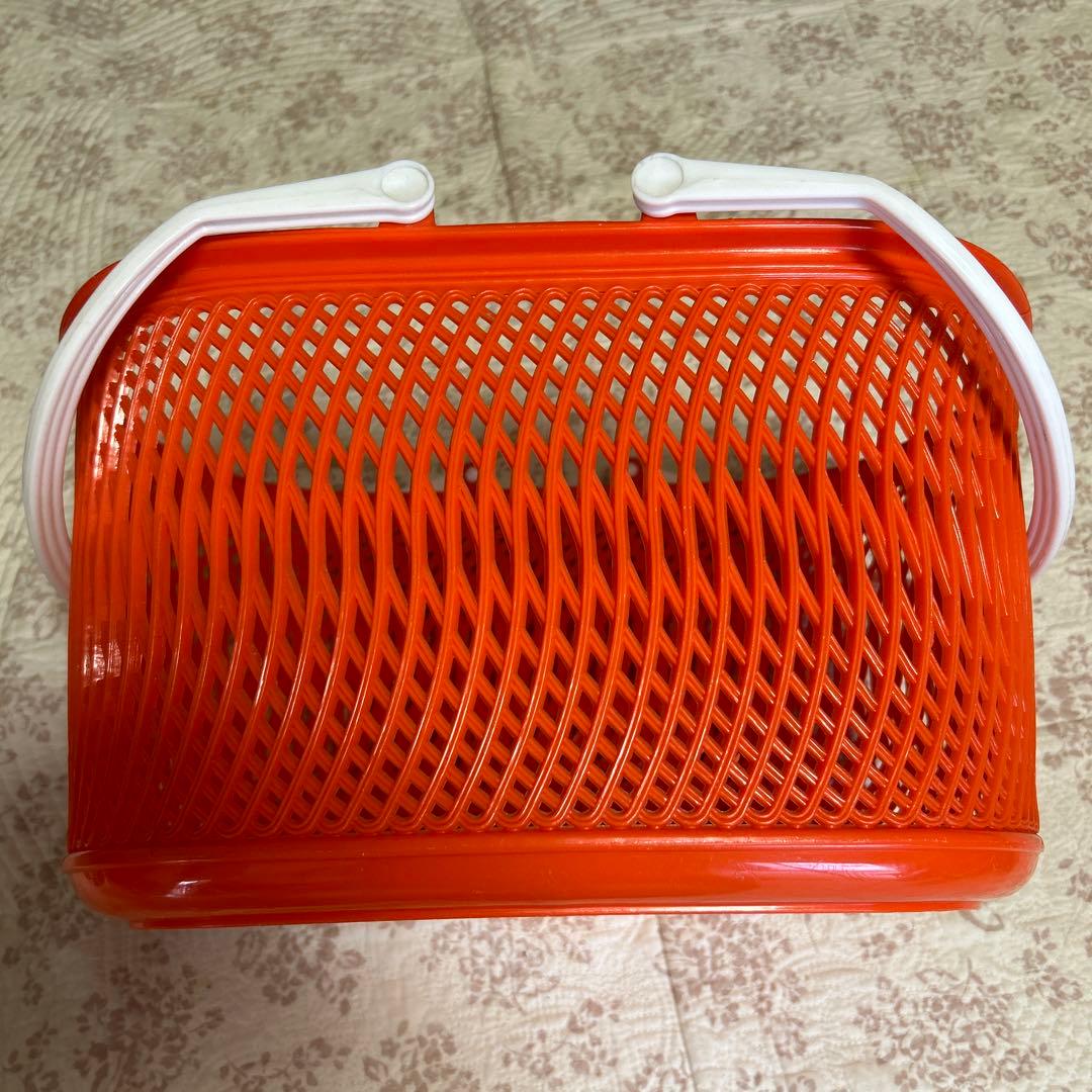 レトロカゴ　昭和の買い物カゴ　取って動きます軽い　かわいいプラスチックカゴ