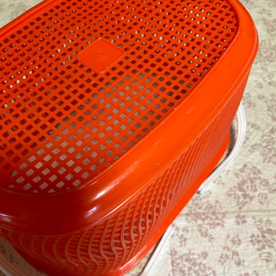 レトロカゴ　昭和の買い物カゴ　取って動きます軽い　かわいいプラスチックカゴ
