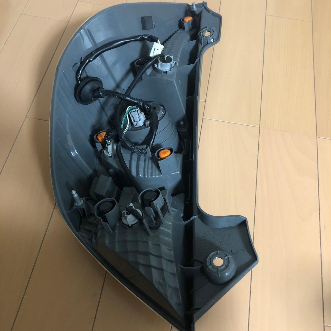 アクア　テールランプ　NHP10 純正