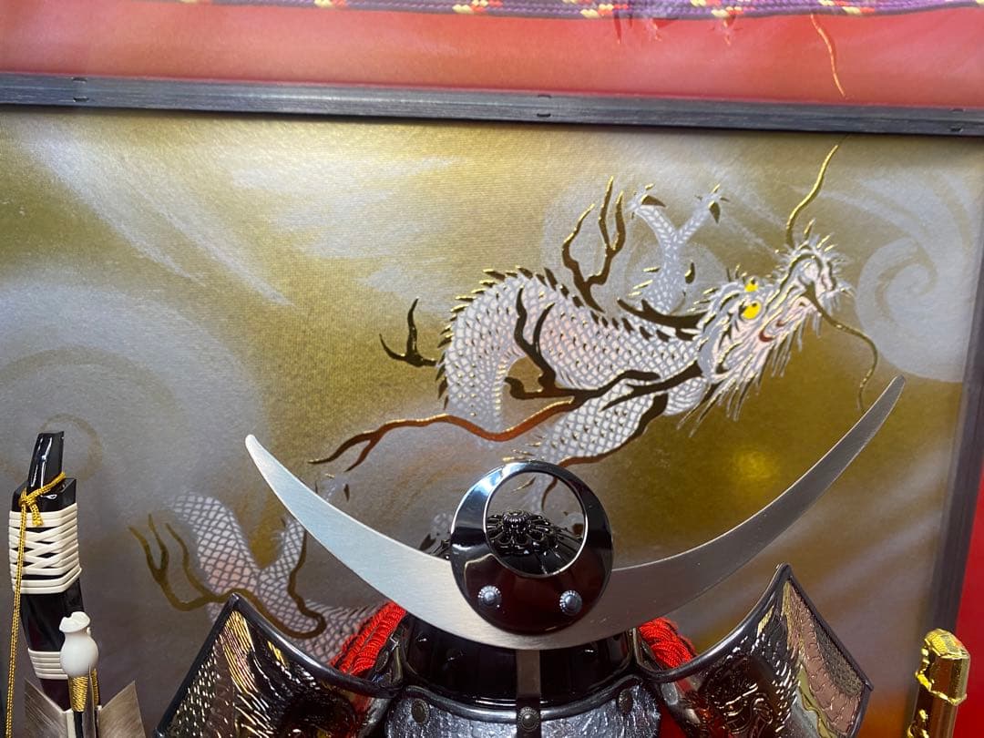 上杉謙信　東京久月　五月人形　家紋付き鎧飾り　ガラスケース入