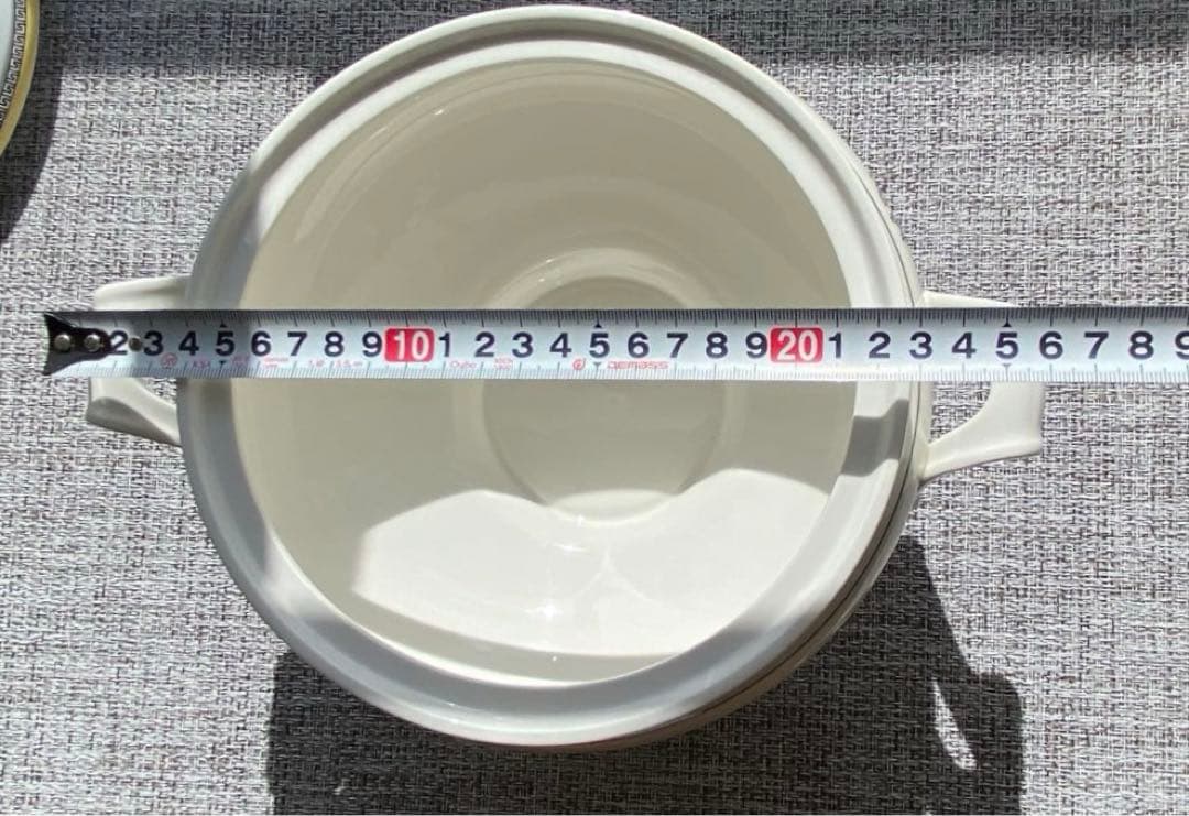 Villeroy & Boch Audun蓋付きオーダンベジタブルチュリーン。