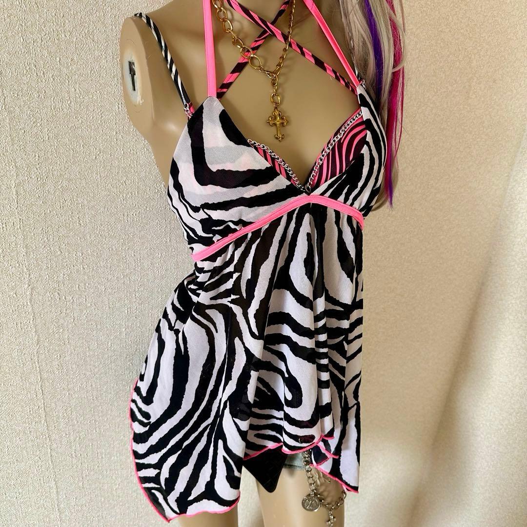 【d.i.a.】 ゼブラ柄×ネオンピンク 背中ガンあきエプロンキャミ ギャル