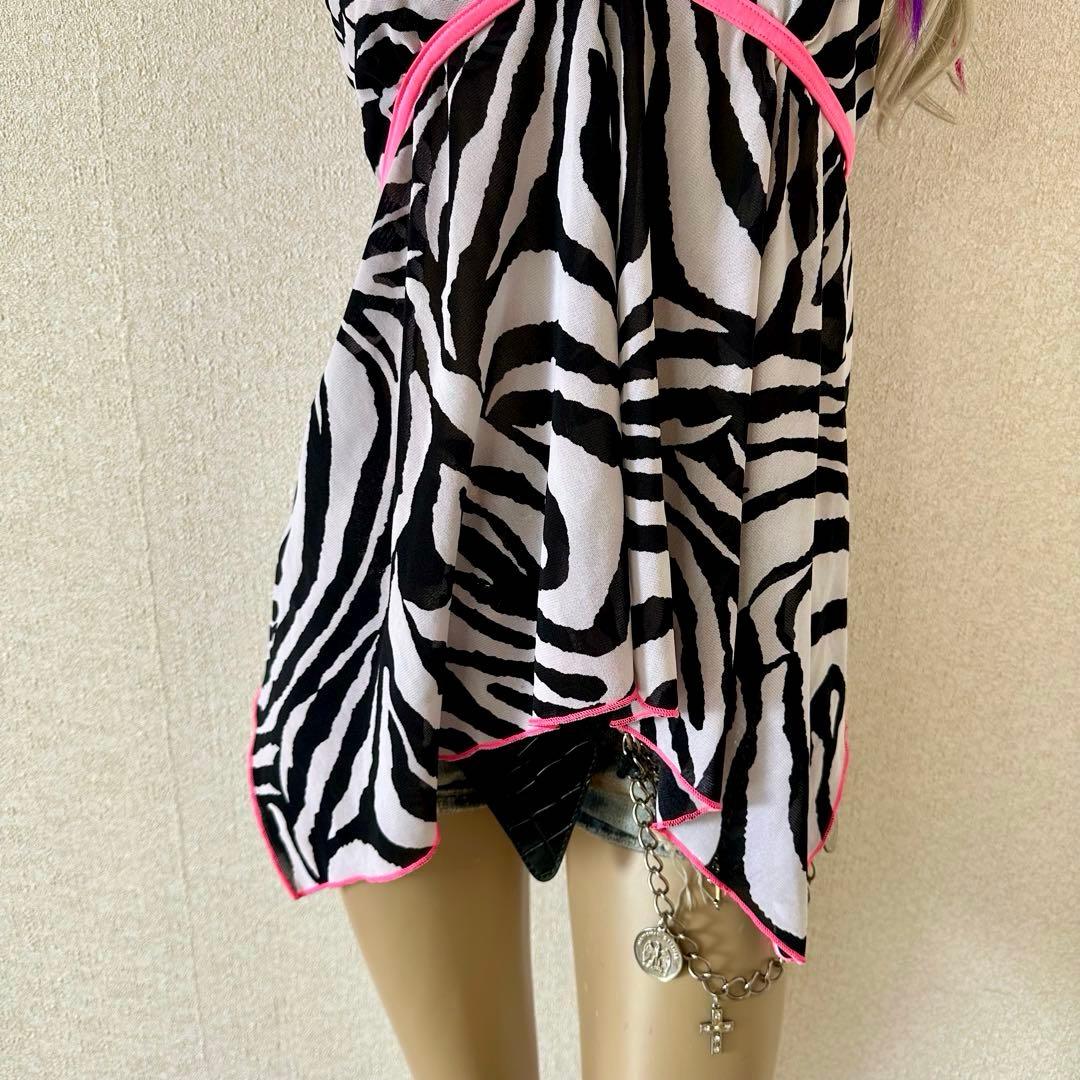 【d.i.a.】 ゼブラ柄×ネオンピンク 背中ガンあきエプロンキャミ ギャル