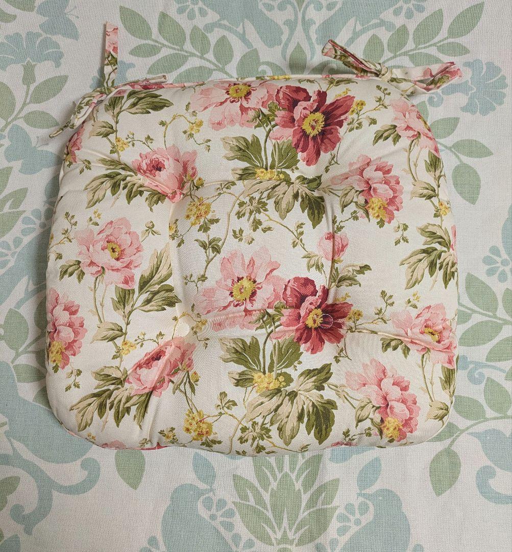 ローラアシュレイ　クッション　2枚セット