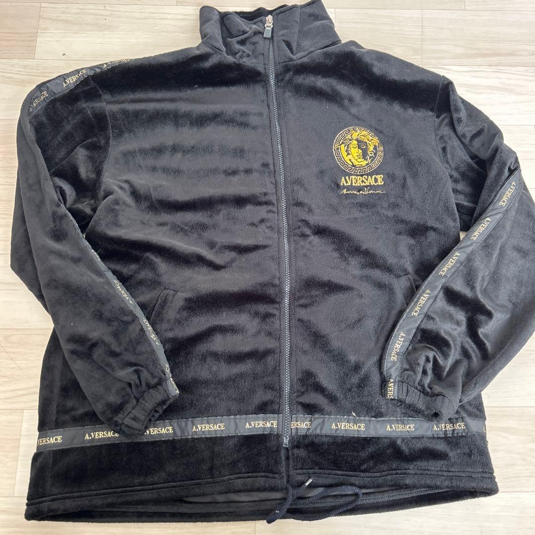 O*読様 ヴェルサーチ ベロア ジャケット ビッグロゴ メデューサ 刺繍