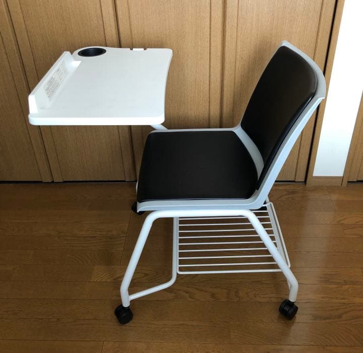 ワイドなテーブル付き椅子　リプロ　送料込み