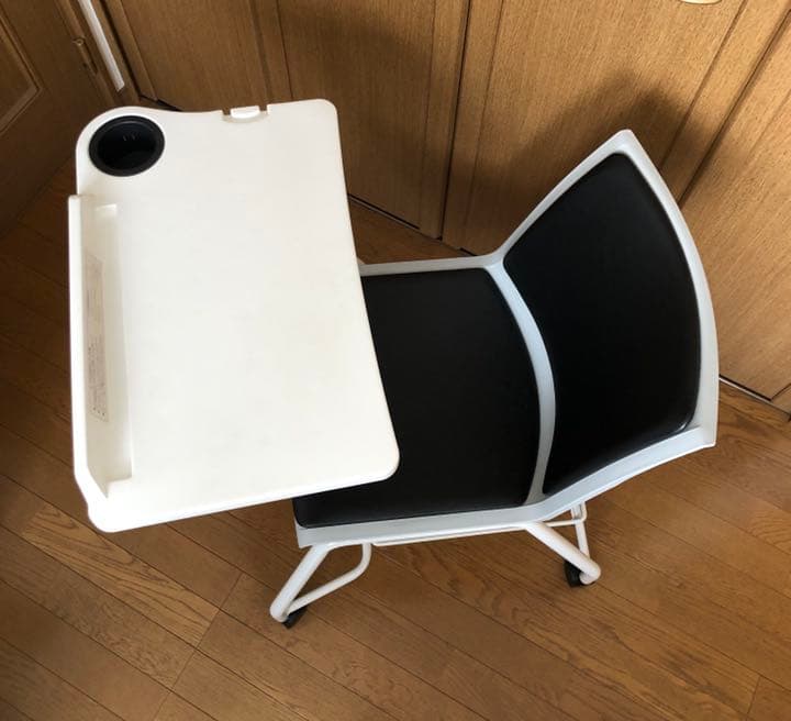 ワイドなテーブル付き椅子　リプロ　送料込み