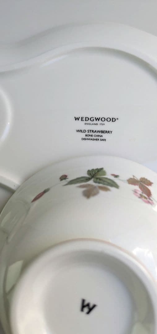 ウェッジウッド ワイルドストロベリー ゴールド ティータイムセット 2客