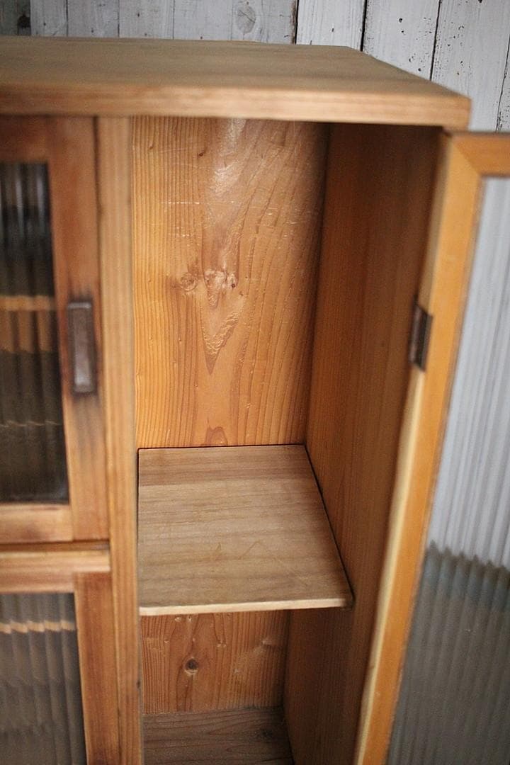 古い木枠のモールガラス戸棚　収納棚　食器棚　キャビネット　古家具