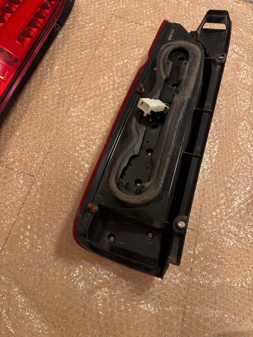 ハイエース200系リアテールランプTOMS2個セット