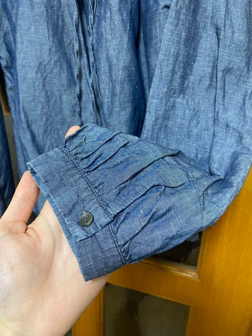 ダークブルー フリル付き長袖シャツ