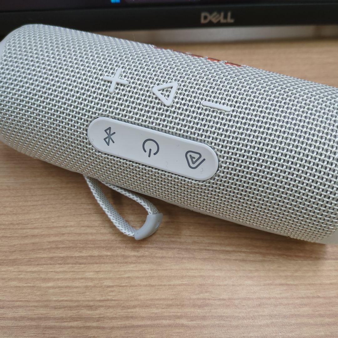 JBL ワイヤレススピーカー ホワイトflip7