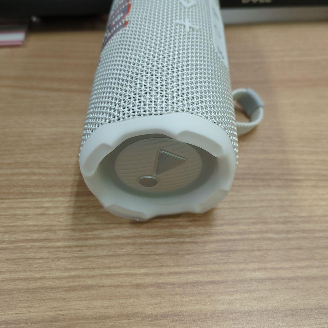 JBL ワイヤレススピーカー ホワイトflip7