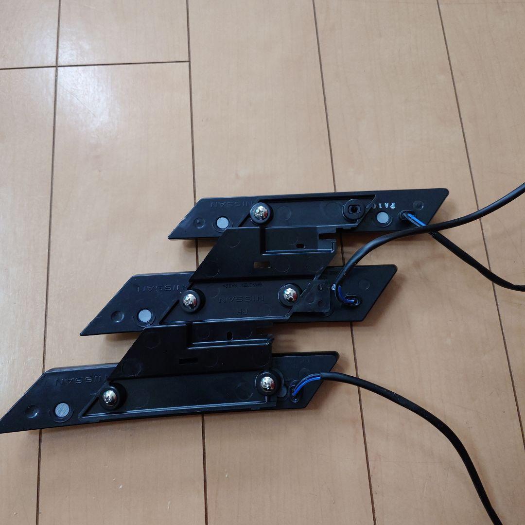 C28セレナ　フロントグリルイルミネーション　白色