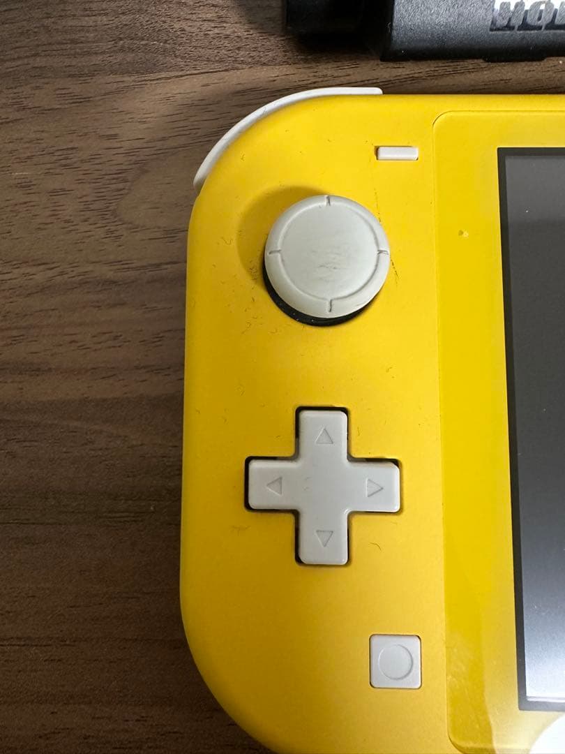 Nintendo Switch Lite イエロー（充電器・ホリ製スタンド付き）