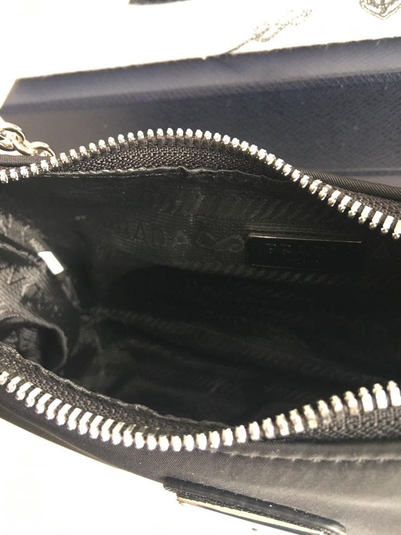 美品 Re-Edition 2005 Nylon 中古品