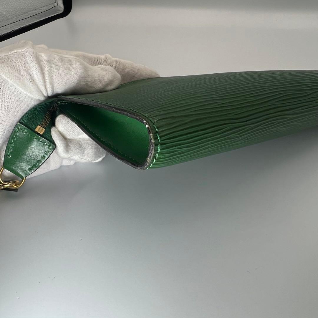 ルイヴィトン エピ ポシェット クラッチ 緑